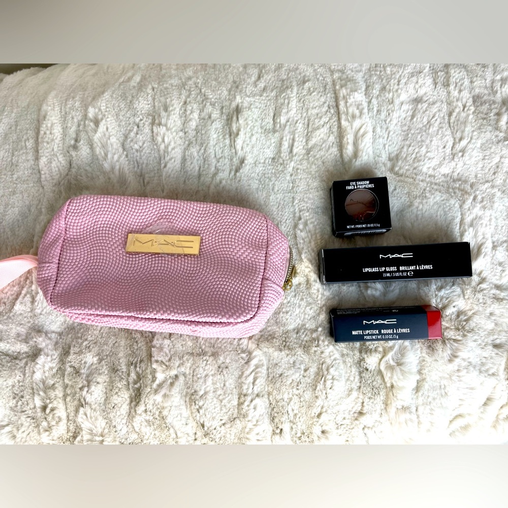 MAC Cosmetics 4 piece makeup bundle new